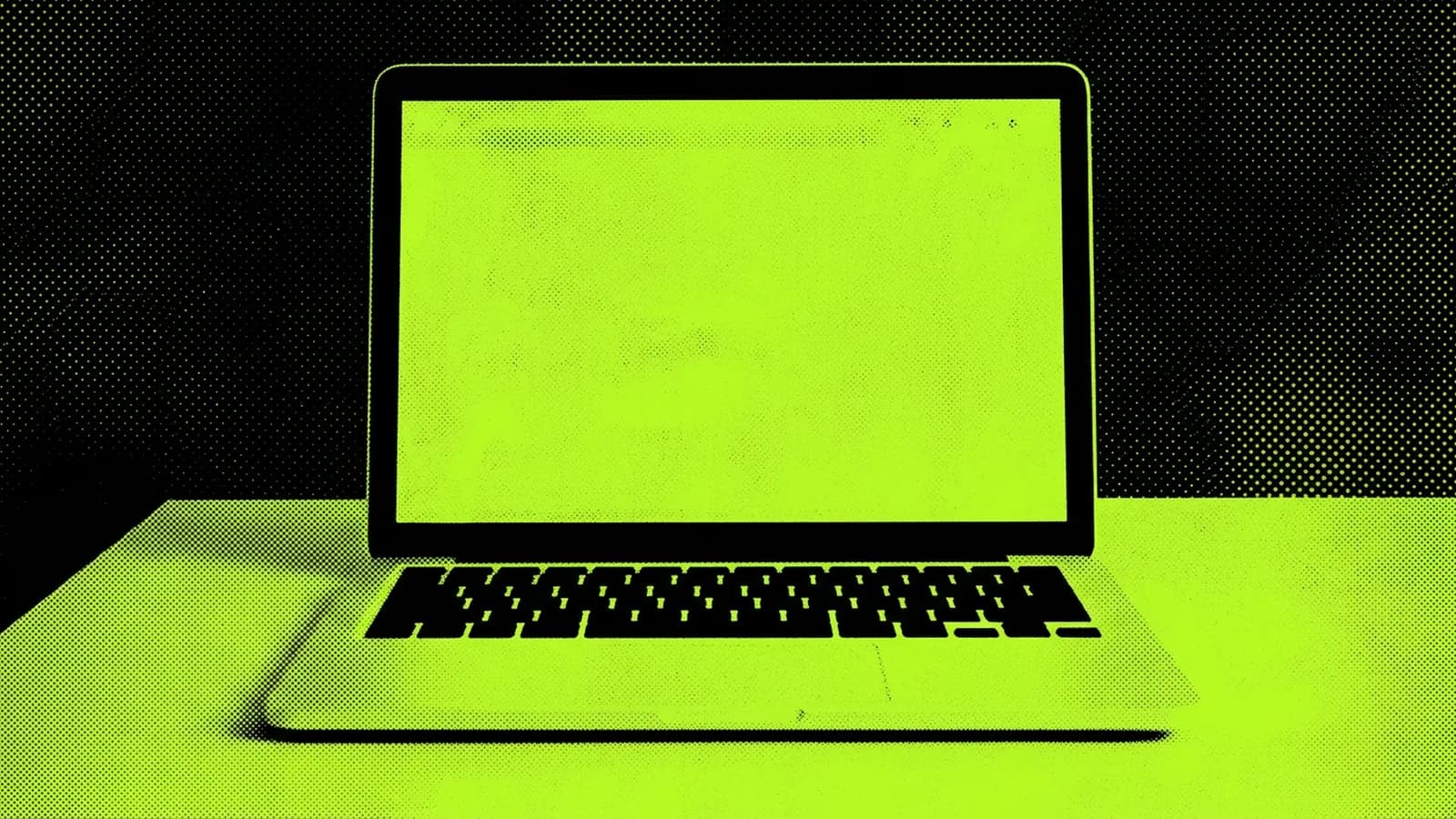 Открытый ноутбук с электронной таблицей — сравнение AI, CoinKeeper и Excel